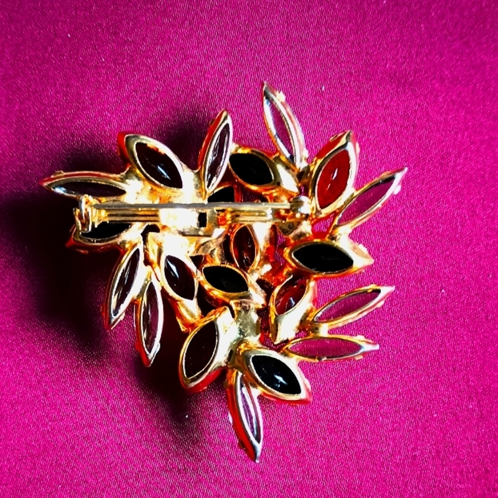 Black,Amber,and Tigers eye inspired beautifully cut crystal Brooch - Picture 4 of 5